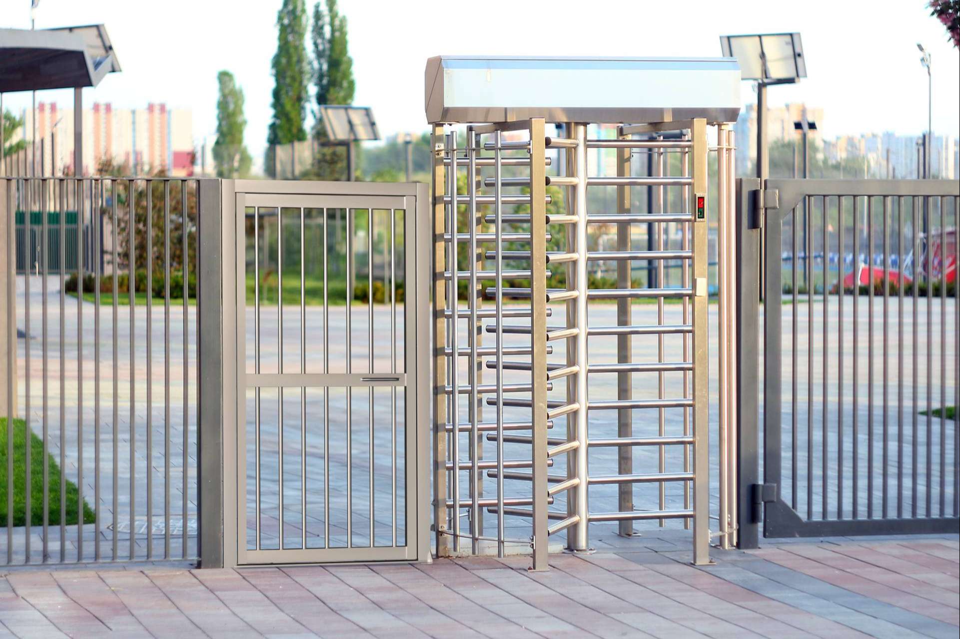 ASSA ABLOY ofrece soluciones para el control de acceso de edificios mediante su gama de tornos