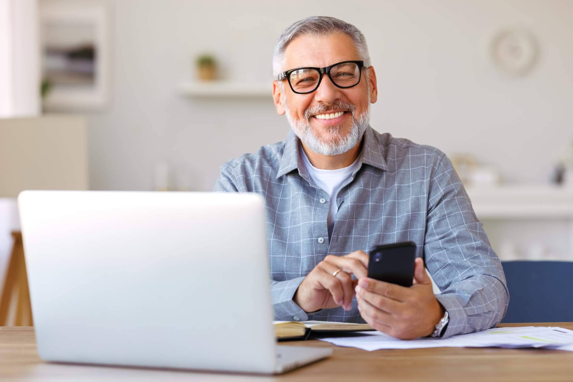 Canal Sénior ofrece talleres gratuitos sobre salud y capacitación digital para adultos mayores