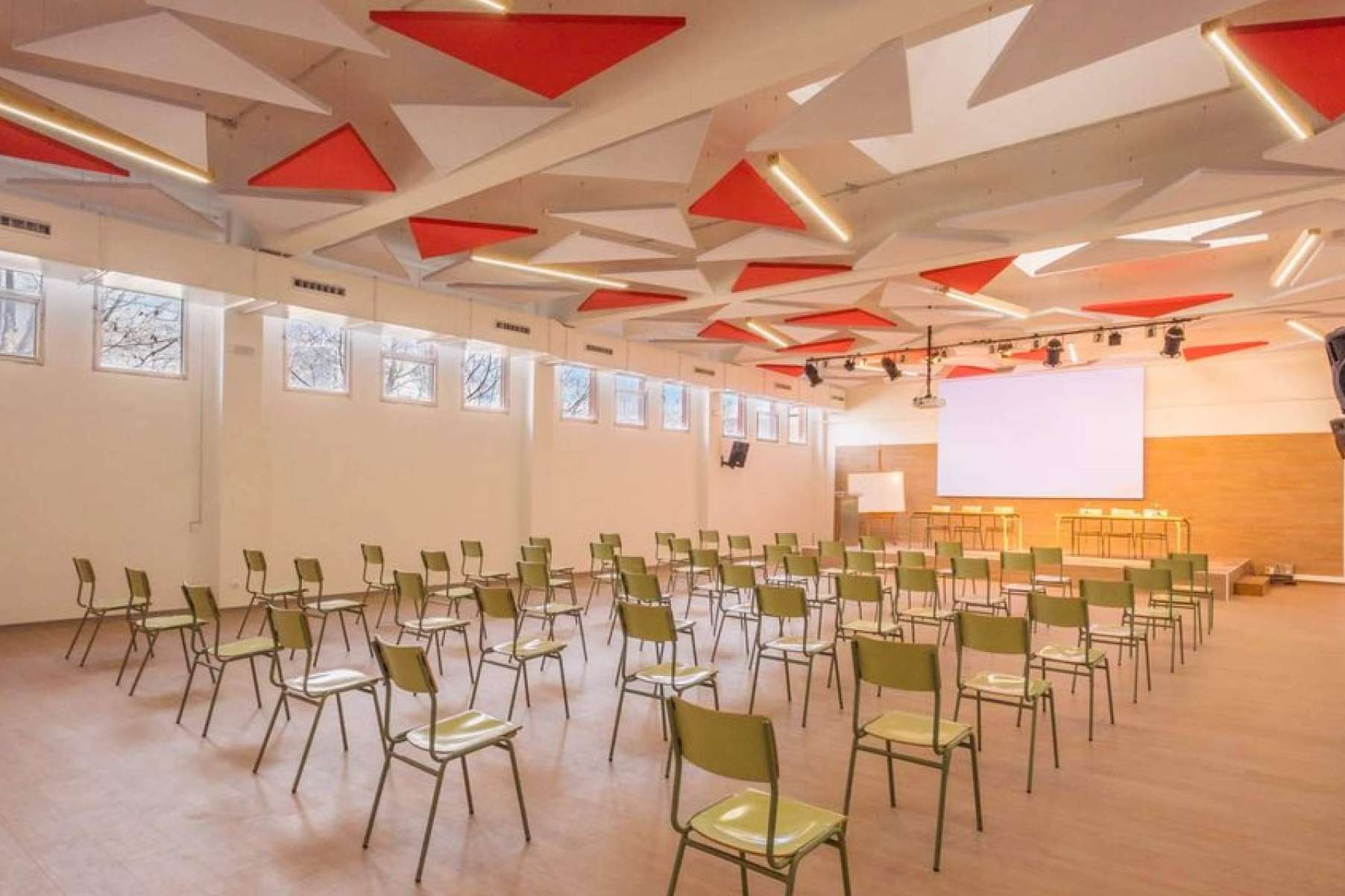 Innovación educativa con absorción acústica de la mano de Absotec