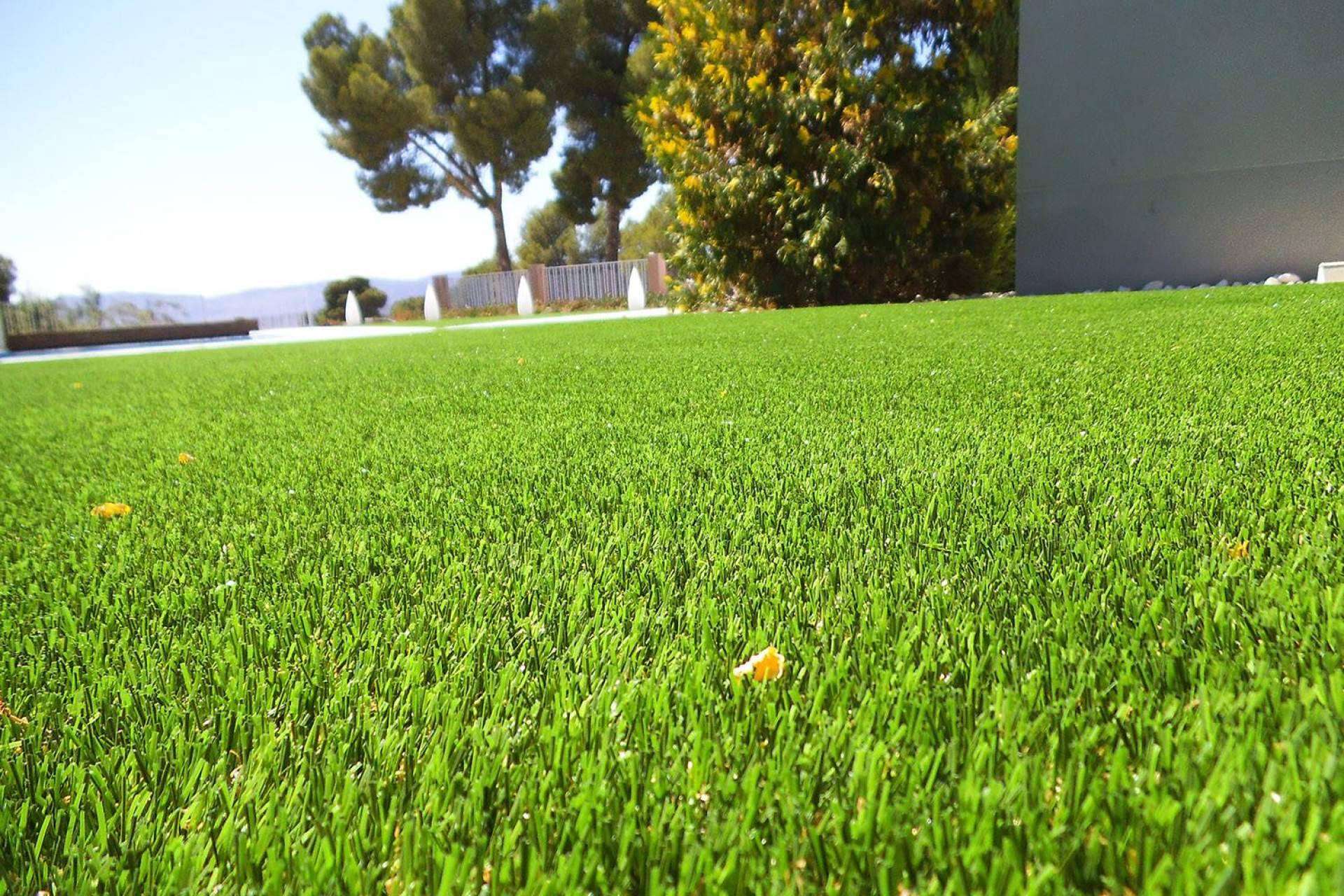 Césped artificial para disfrutar de un jardín impecable