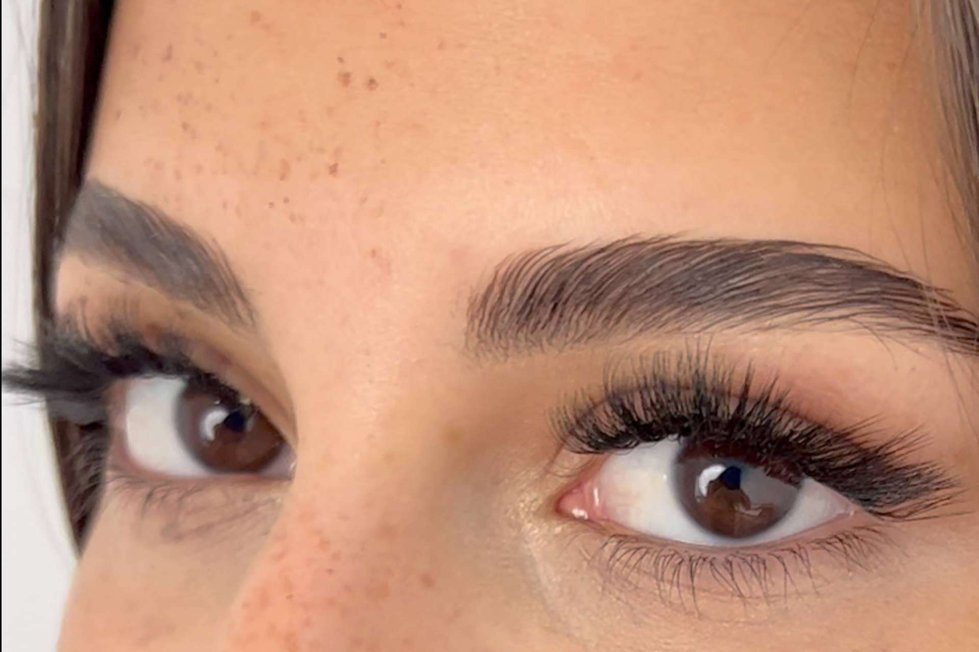 Las franquicias de extensiones de pestañas revolucionan el sector de la estética, por Lashes & Go