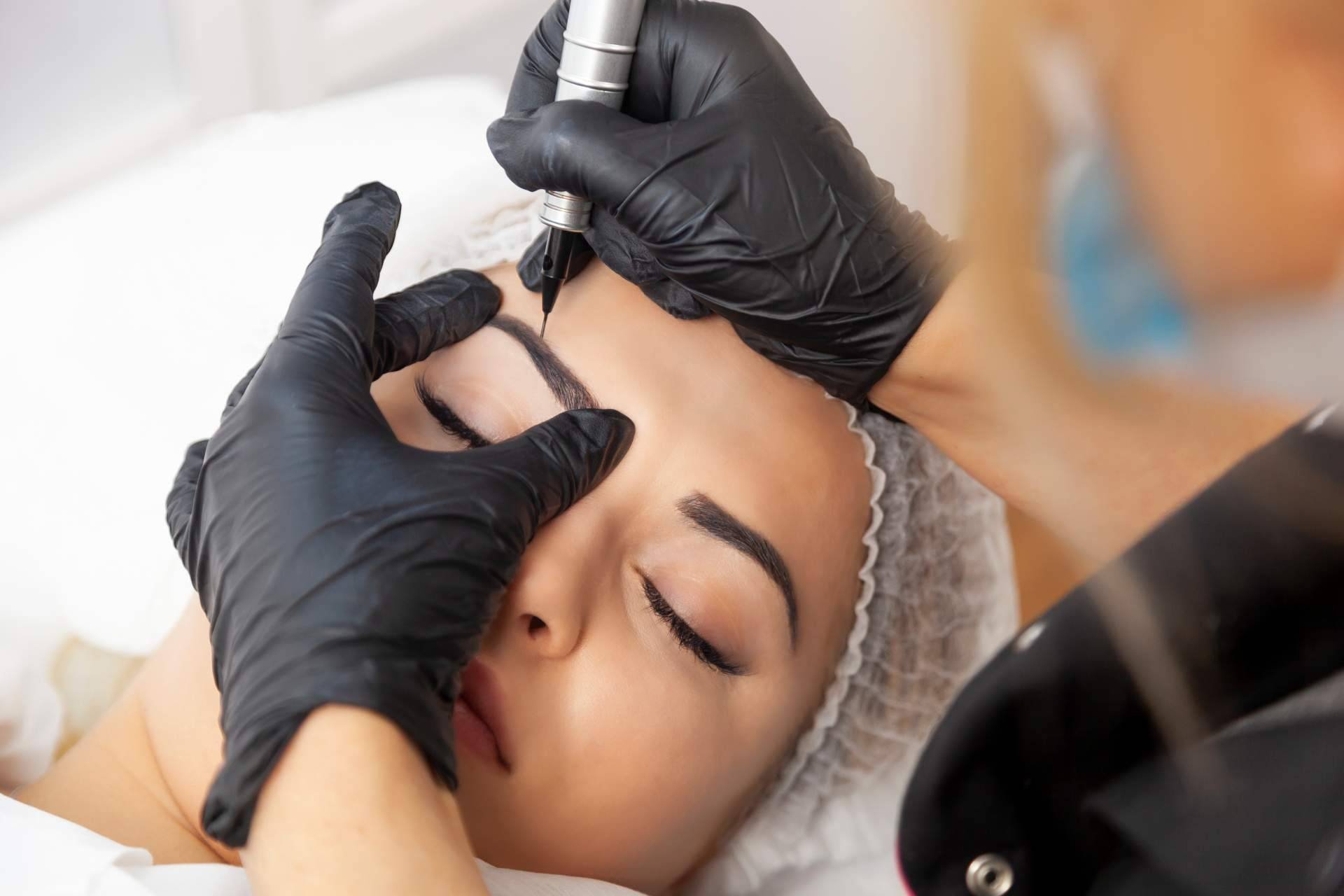 Centro Estética El Pilar está a la vanguardia en tratamiento de micropigmentación de cejas en Madrid
