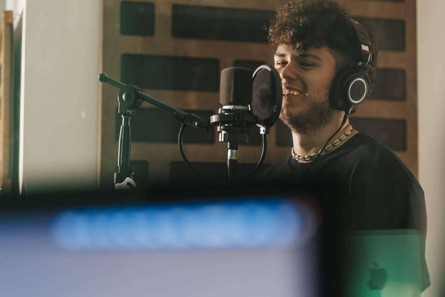 Eumes ofrece formación en producción para músicos y cantantes que buscan un impulso para su carrera
