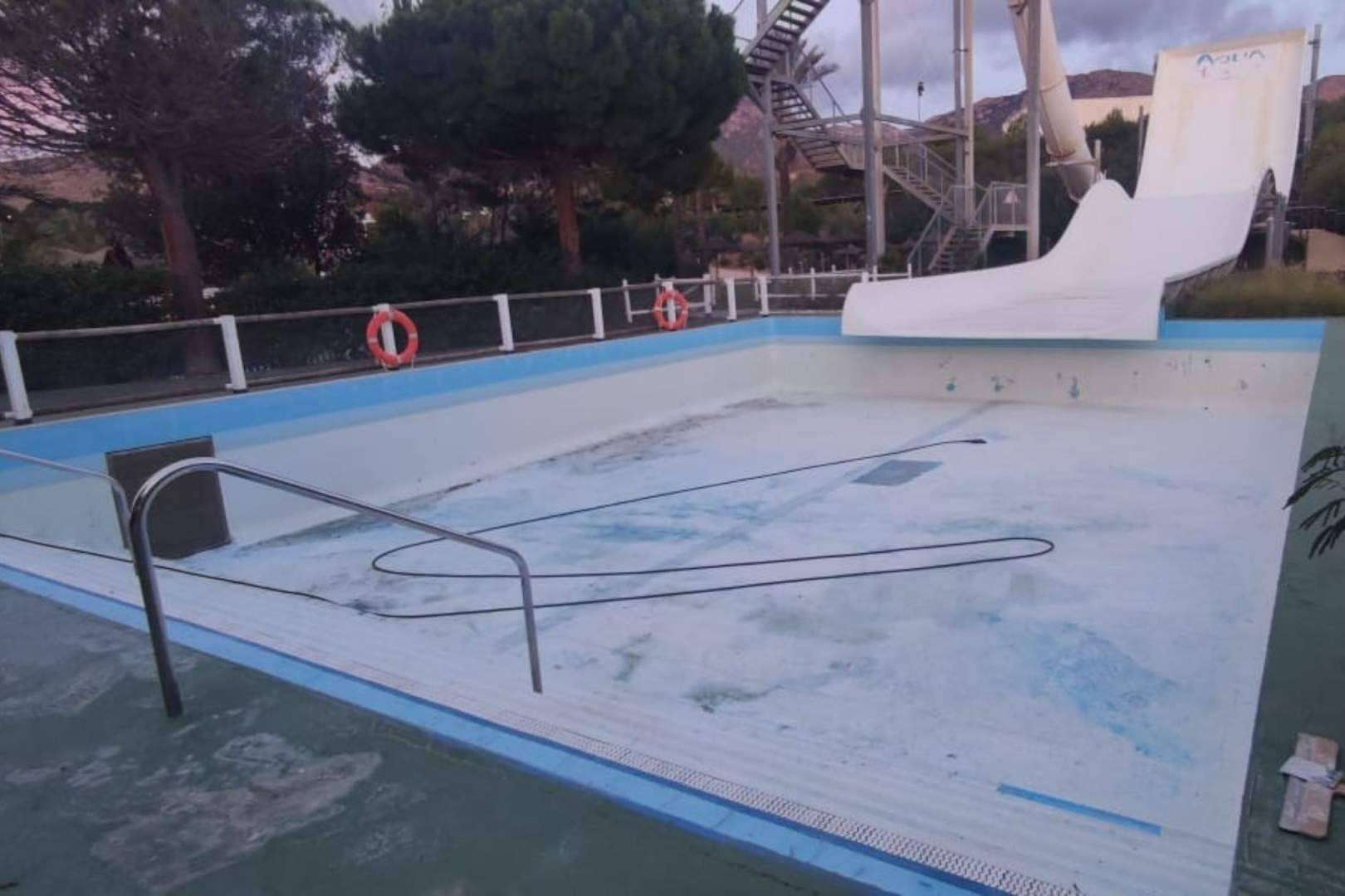 El mantenimiento de piscinas evoluciona con Galvañ Lacados y su limpieza de vapor a alta presión
