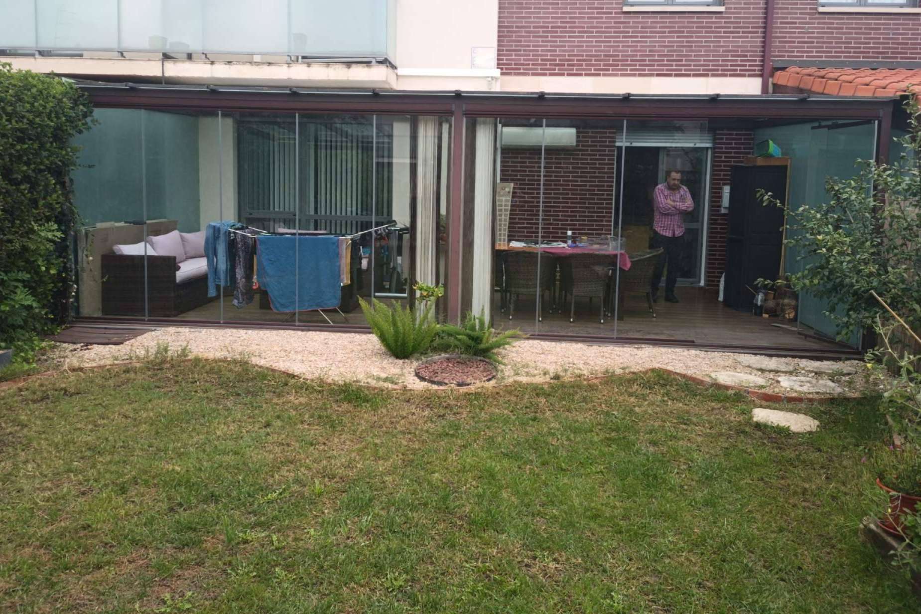 Cómo los toldos mejoran el confort térmico y la eficiencia energética en espacios interiores
