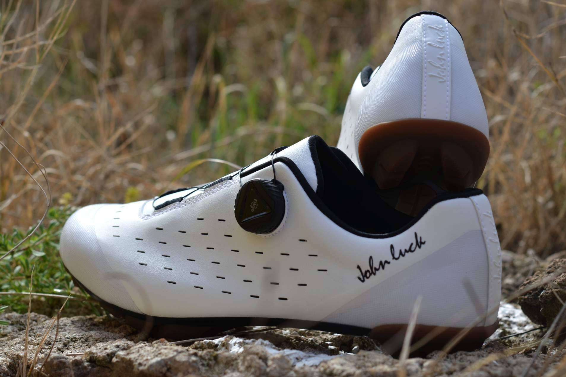 ¿Dolor en los pies al practicar ciclismo? La solución está en las zapatillas de ciclismo de horma ancha