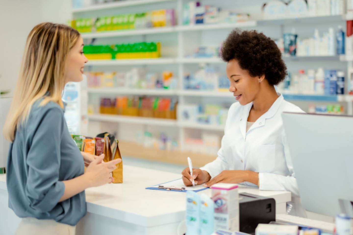Formaciones clave para farmacéuticos que aspiran a convertirse en titulares de farmacia