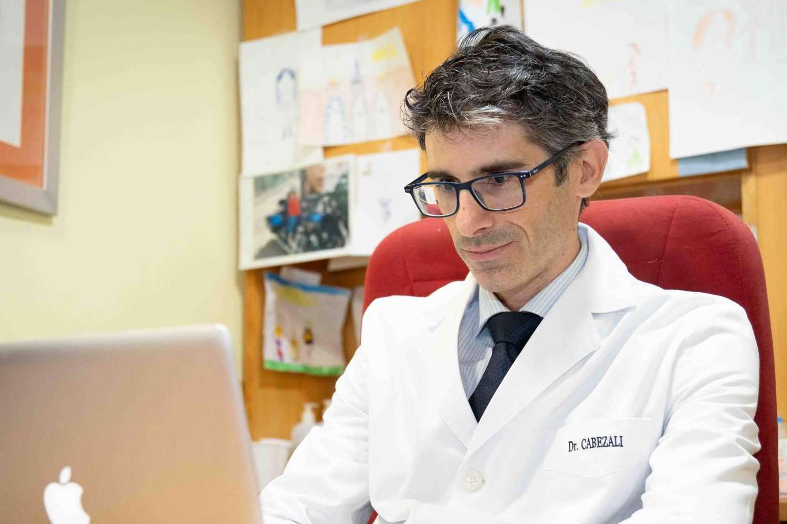 El Dr. Daniel Cabezalí trata patologías urológicas infantiles como especialista pediátrico