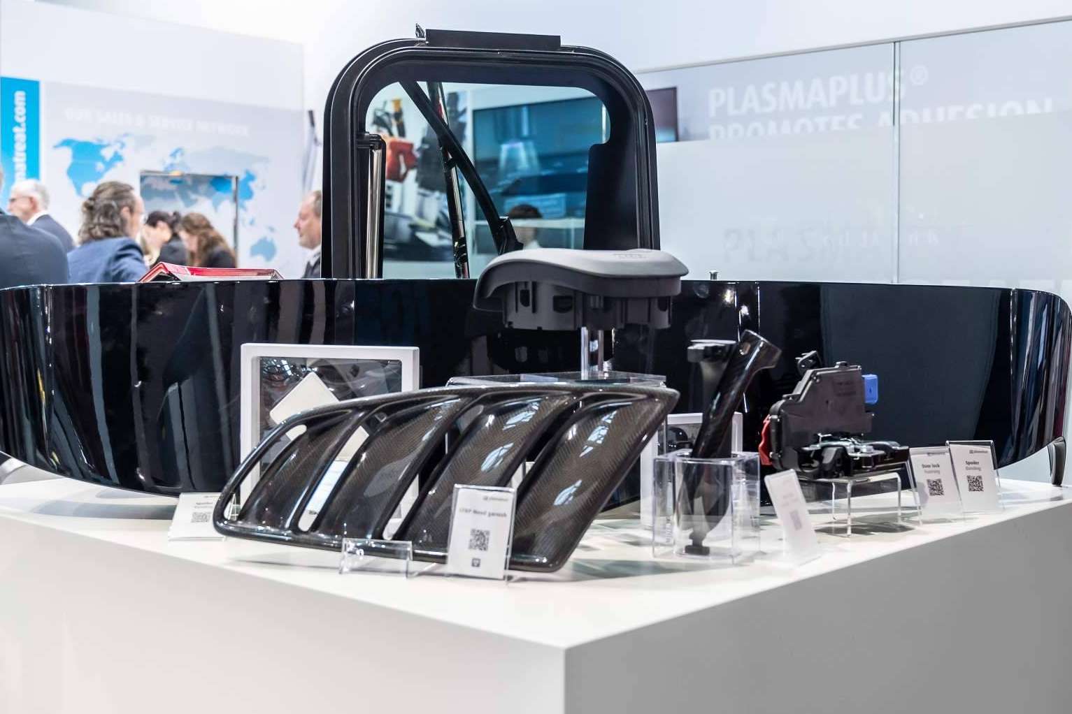 ¿Cómo logran las marcas automotrices una adhesión perfecta en materiales imposibles?