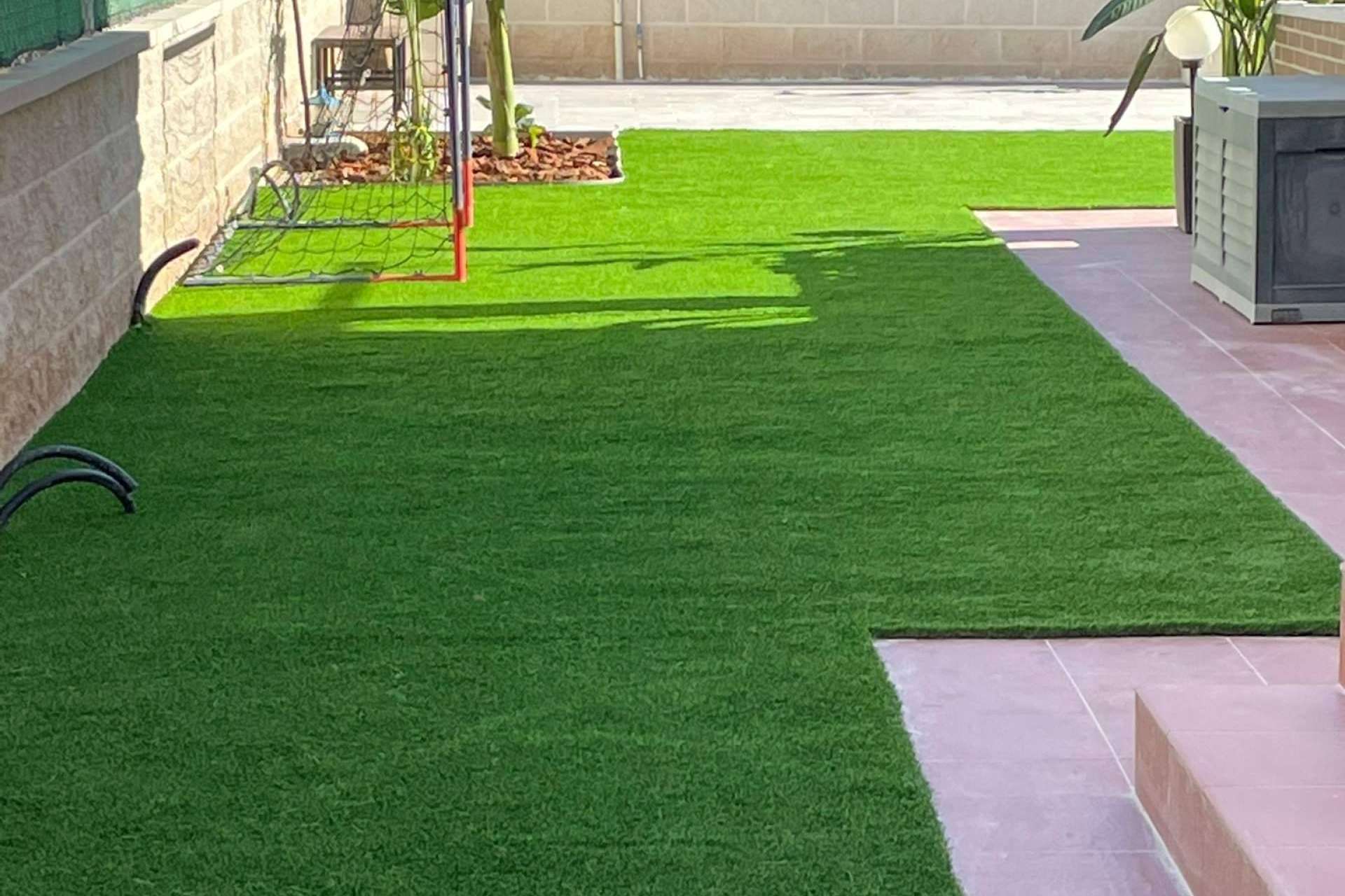 Albergrass combina innovación y calidad en césped artificial para el sector residencial y deportivo
