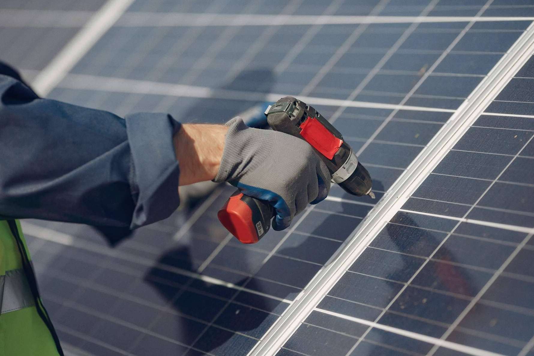 Alromar refuerza la independencia energética con paneles solares y baterías de respaldo