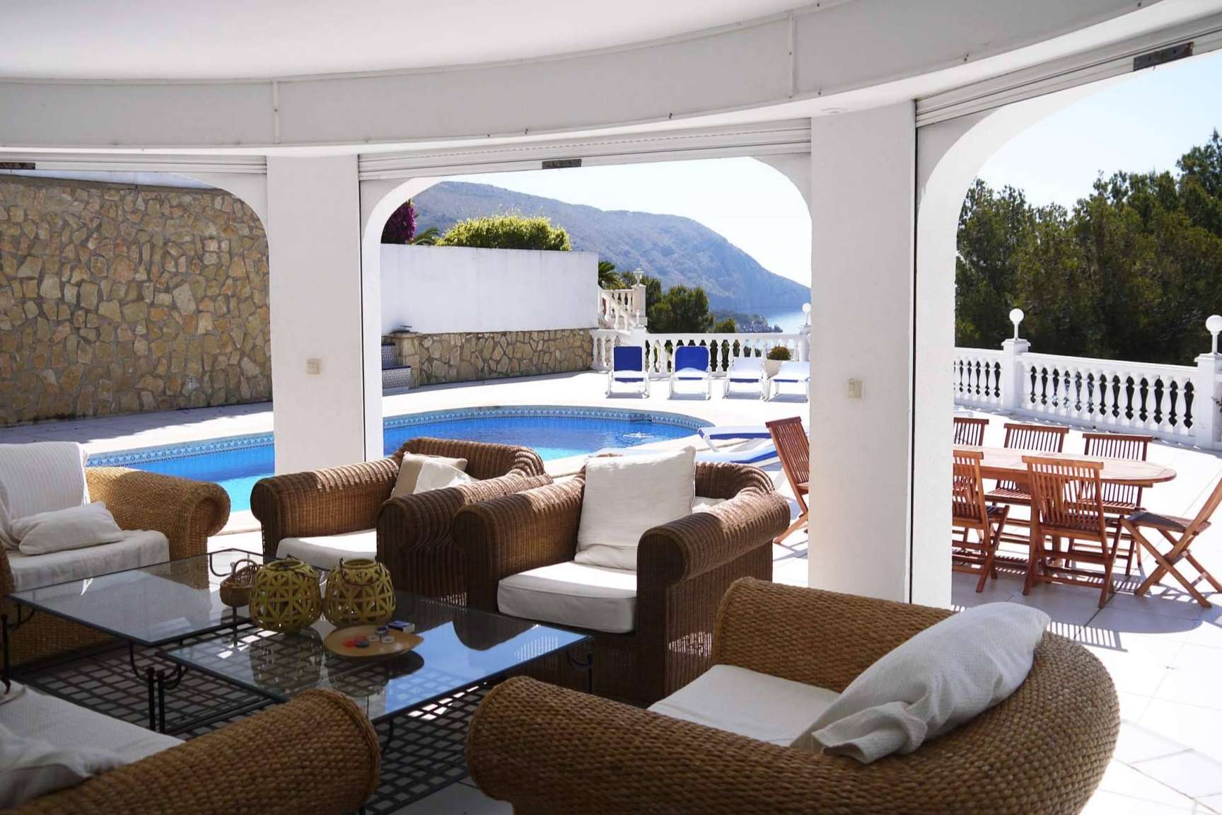Alquileres Agatha Martínez Soria ofrece villas y apartamentos con piscina en Calpe y alrededores