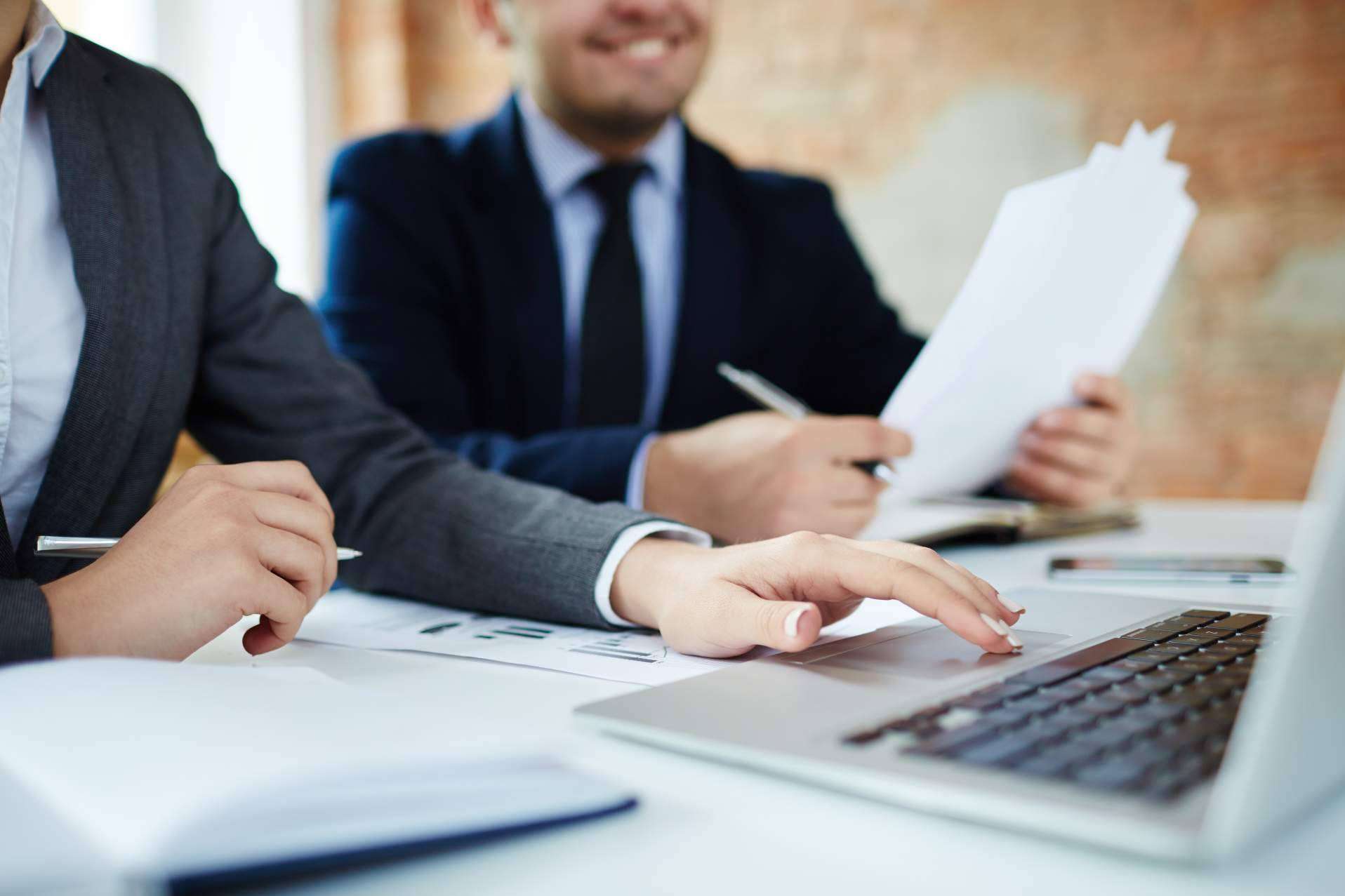 MikeBastin anuncia sus soluciones innovadoras de SEO para bufetes de abogados