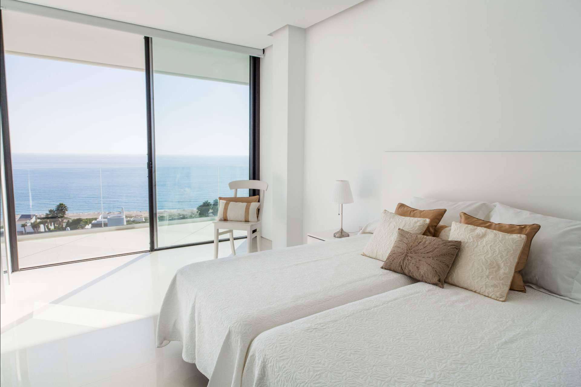 Villa Alkaram ofrece alquiler de villa de lujo con piscina y jacuzzi en Zahara de los Atunes