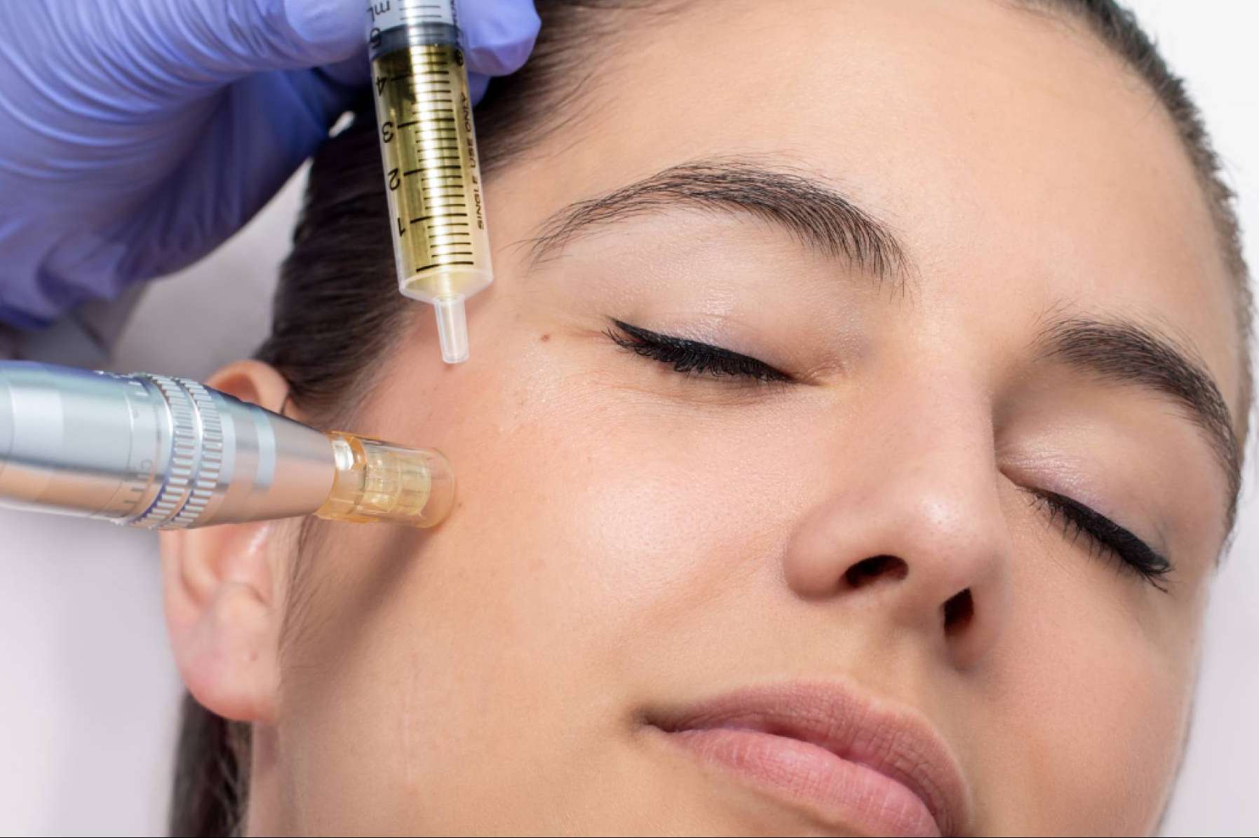 La Dra. Cecilia Arthur se especializa en rejuvenecimiento facial sin cirugía, combinando innovación y naturalidad