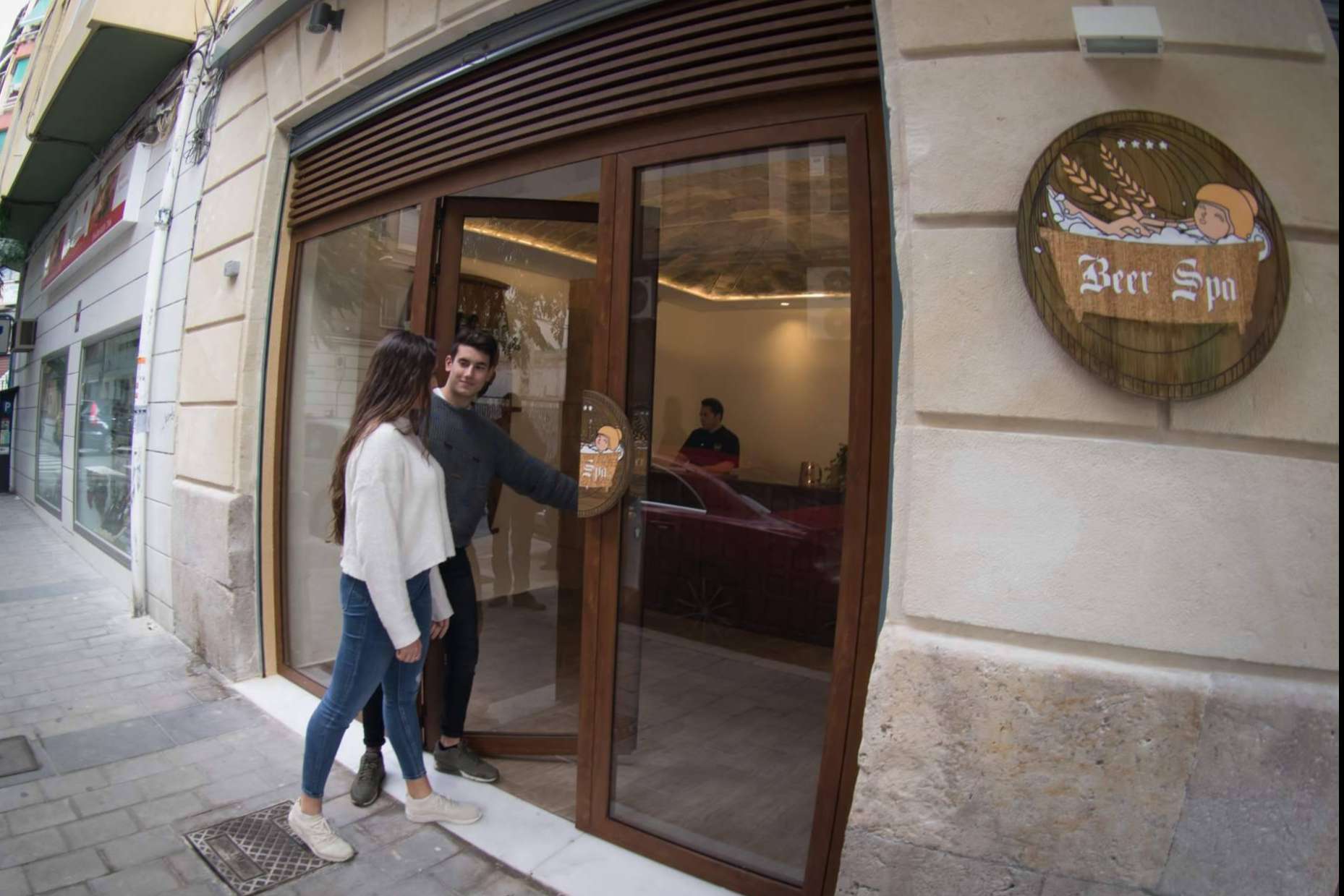 Beer Spa incorpora cerveza gratuita en su experiencia de relajación para parejas este verano