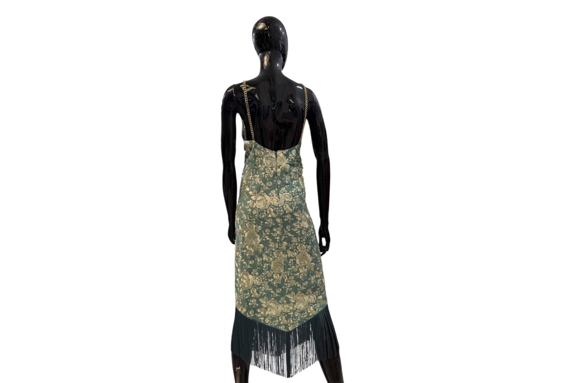 Sancha Artesanos; de los trajes regionales a la moda femenina pret-a-couture