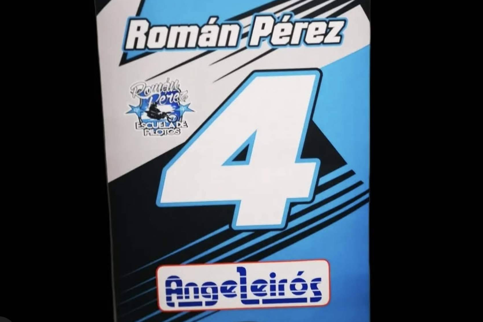 ADHESIVOSEMBARRADOS lanza alfombras de moto personalizadas 100% para pilotos exigentes