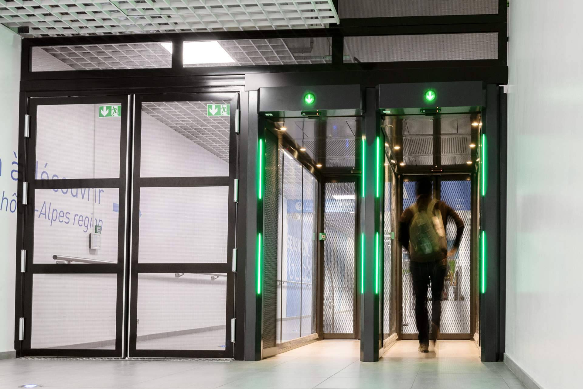 Pasillos antirretorno de ASSA ABLOY, tecnología clave para la protección de pasajeros y accesos