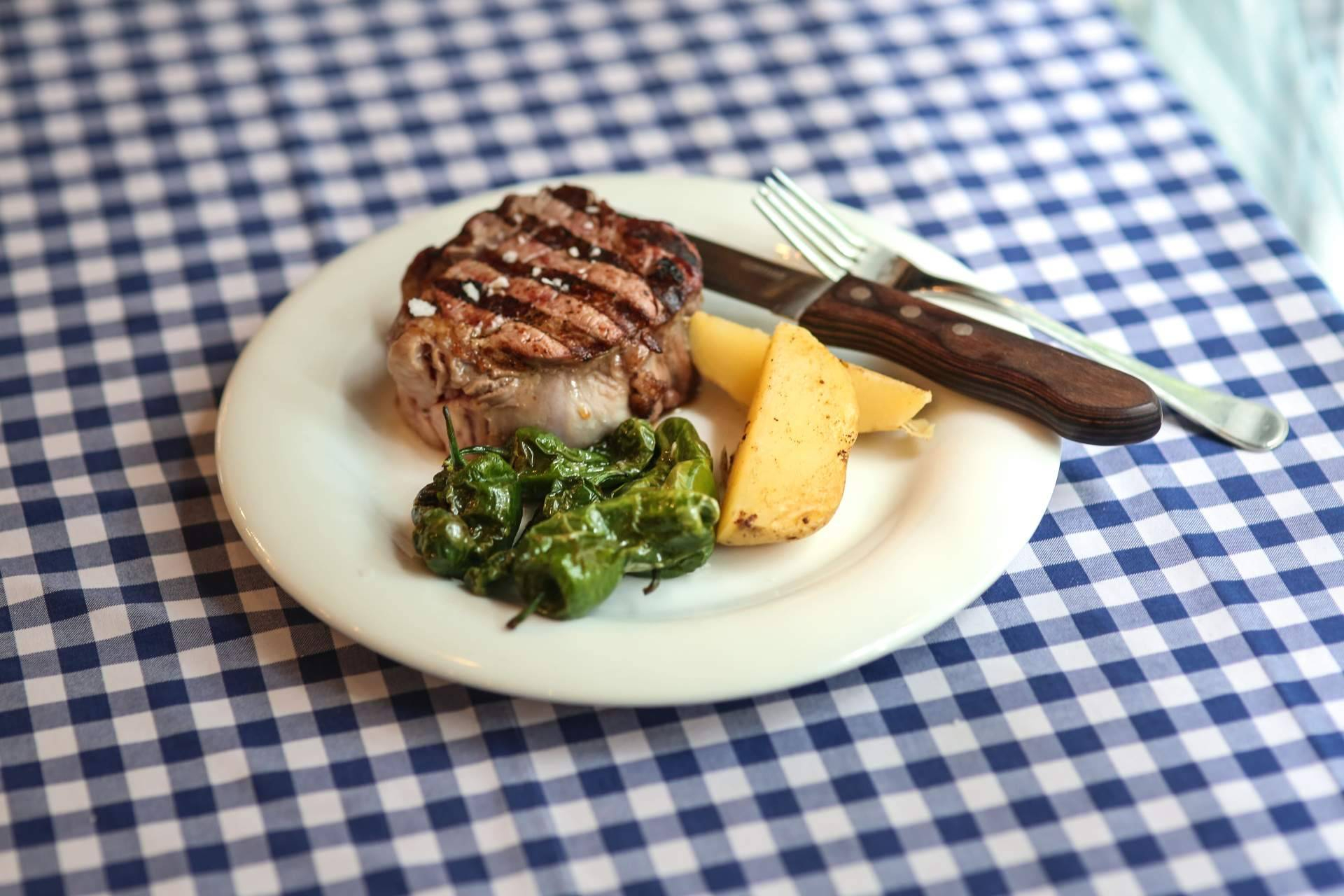 Especialistas en carnes a la brasa; Pasa Tapas en la Barceloneta