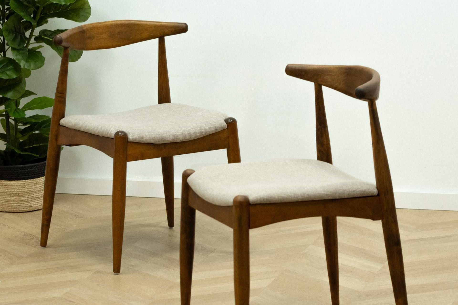 Diseño, funcionalidad y variedad, así son las sillas de salón modernas disponibles en Top Mueble