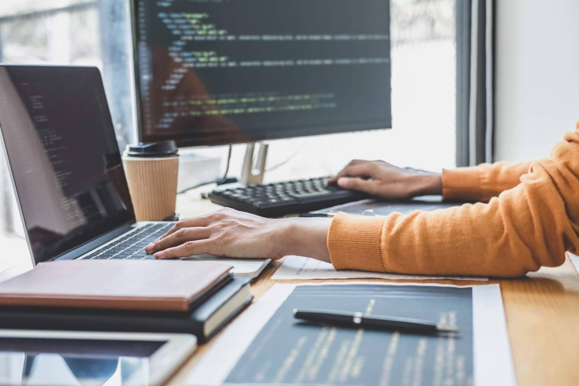 Software específico, una solución clave para mejorar la eficiencia operativa en los negocios