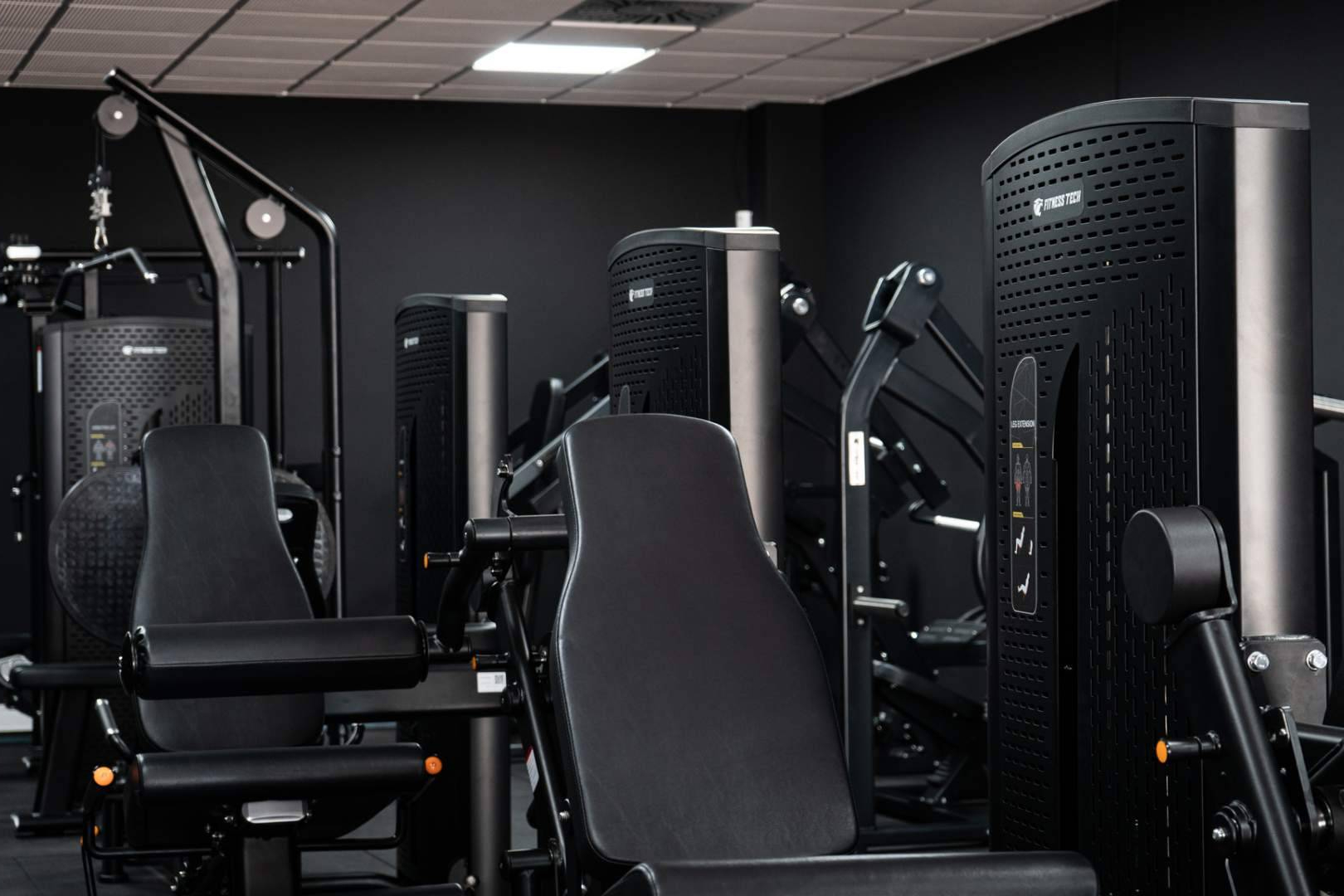 Showroom profesional de Fitness Tech en Valencia; área dedicada para gimnasios y centros deportivos