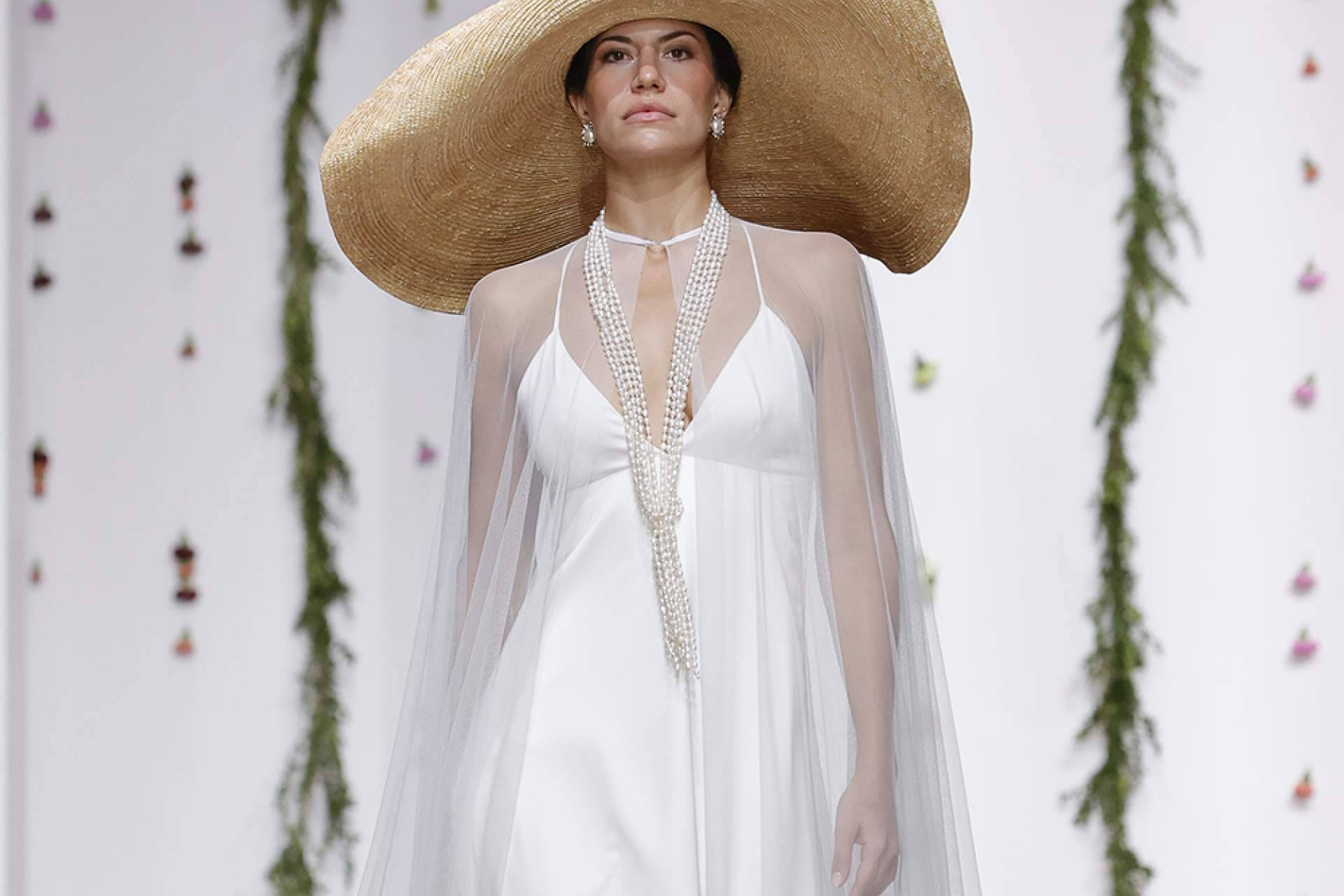 Capas para novias; Capas Capicúa se estrena en moda nupcial con su colección en Atelier Couture 2025