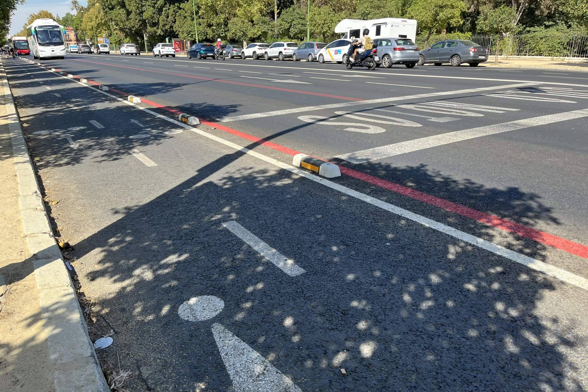 La movilidad urbana da un paso adelante; crecen los carriles bici con separadores fotoluminiscentes de Abadecom Urban