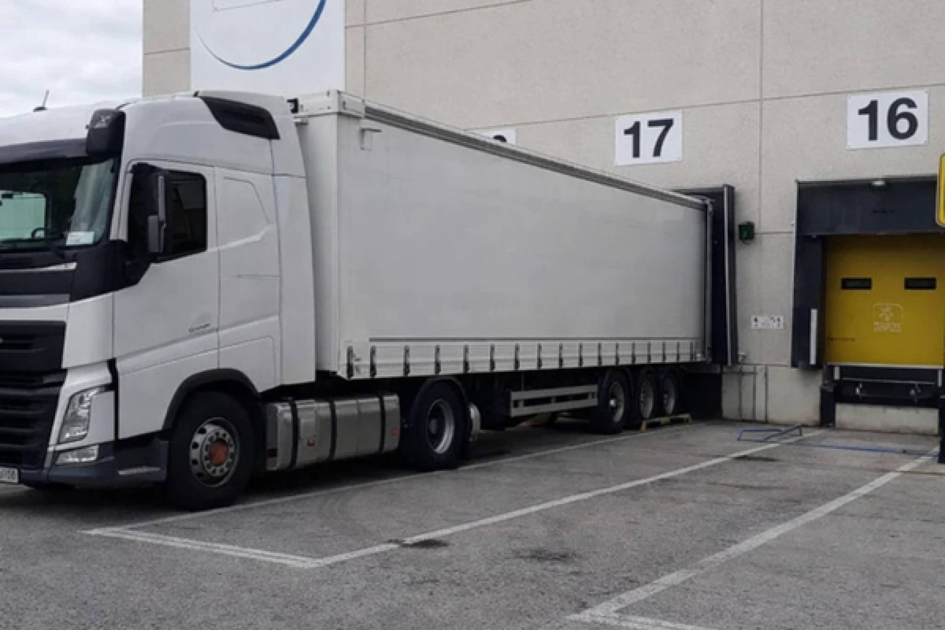 Transporte de mercancías por carretera para sectores críticos; Transvolando potencia gestión operativa y cargas completas