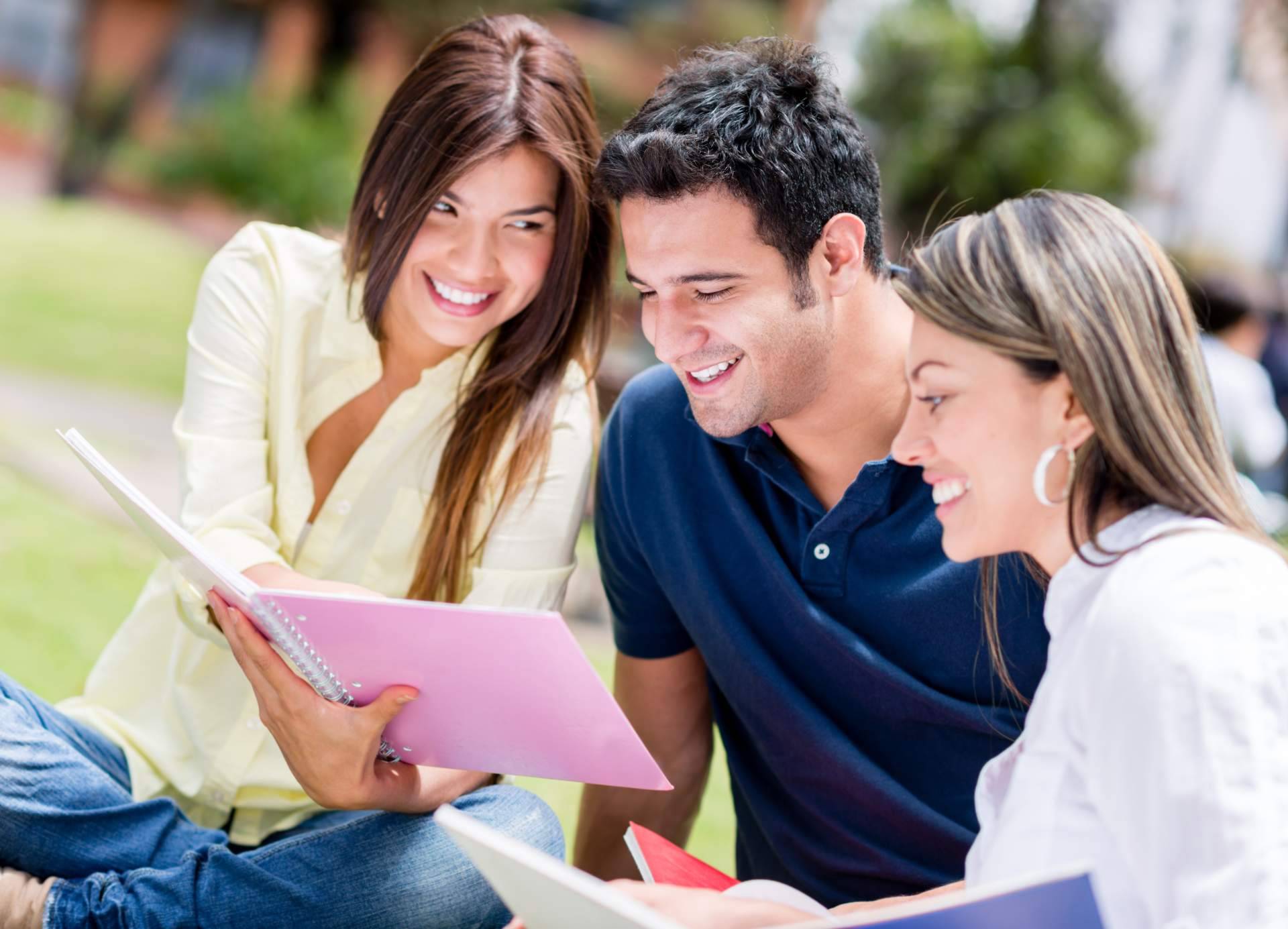 ISEB y Universidad Isabel I impulsan UNISEB con programas formativos online para perfiles profesionales