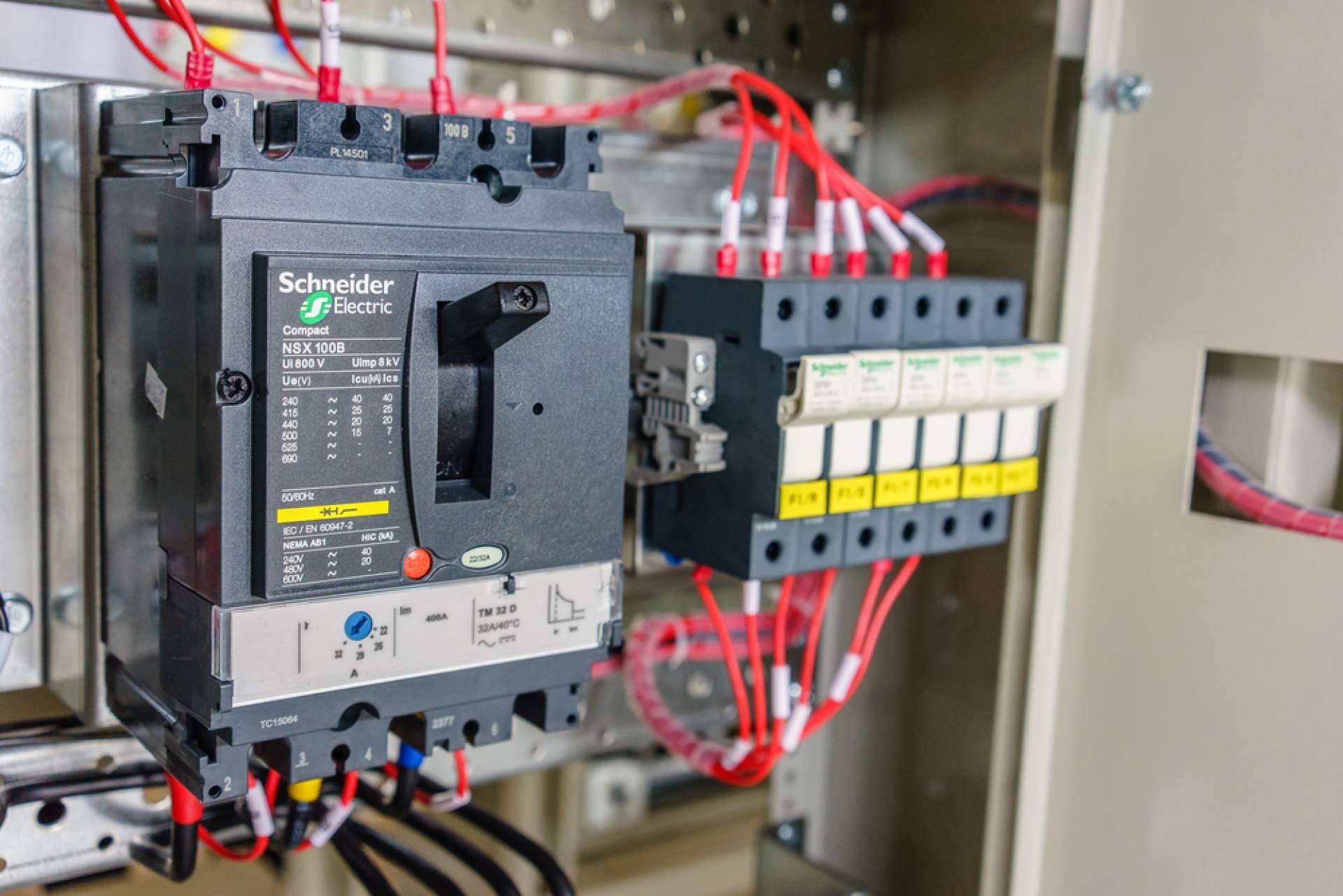 Cadenza Electric gana protagonismo entre los clientes de material eléctrico Schneider Electric