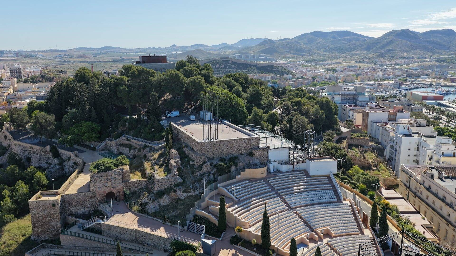 Barco turístico, ascensor panorámico y castillo; la trilogía perfecta para descubrir la bahía de Cartagena