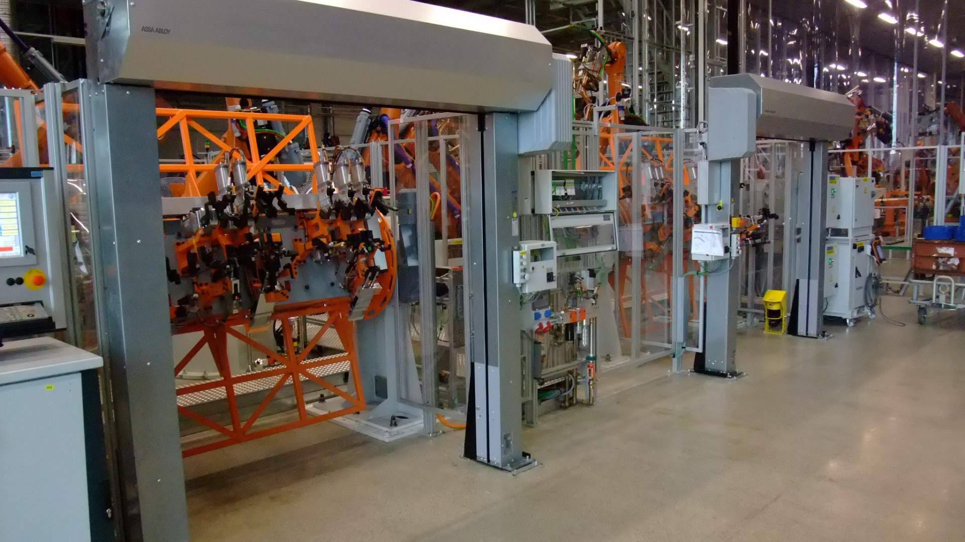 Puertas rápidas de protección de máquinas, la solución para reducir accidentes y paradas de producción