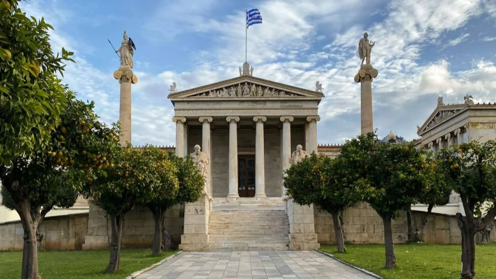 Cuatro lugares de Atenas donde la mitología griega sigue viva este verano