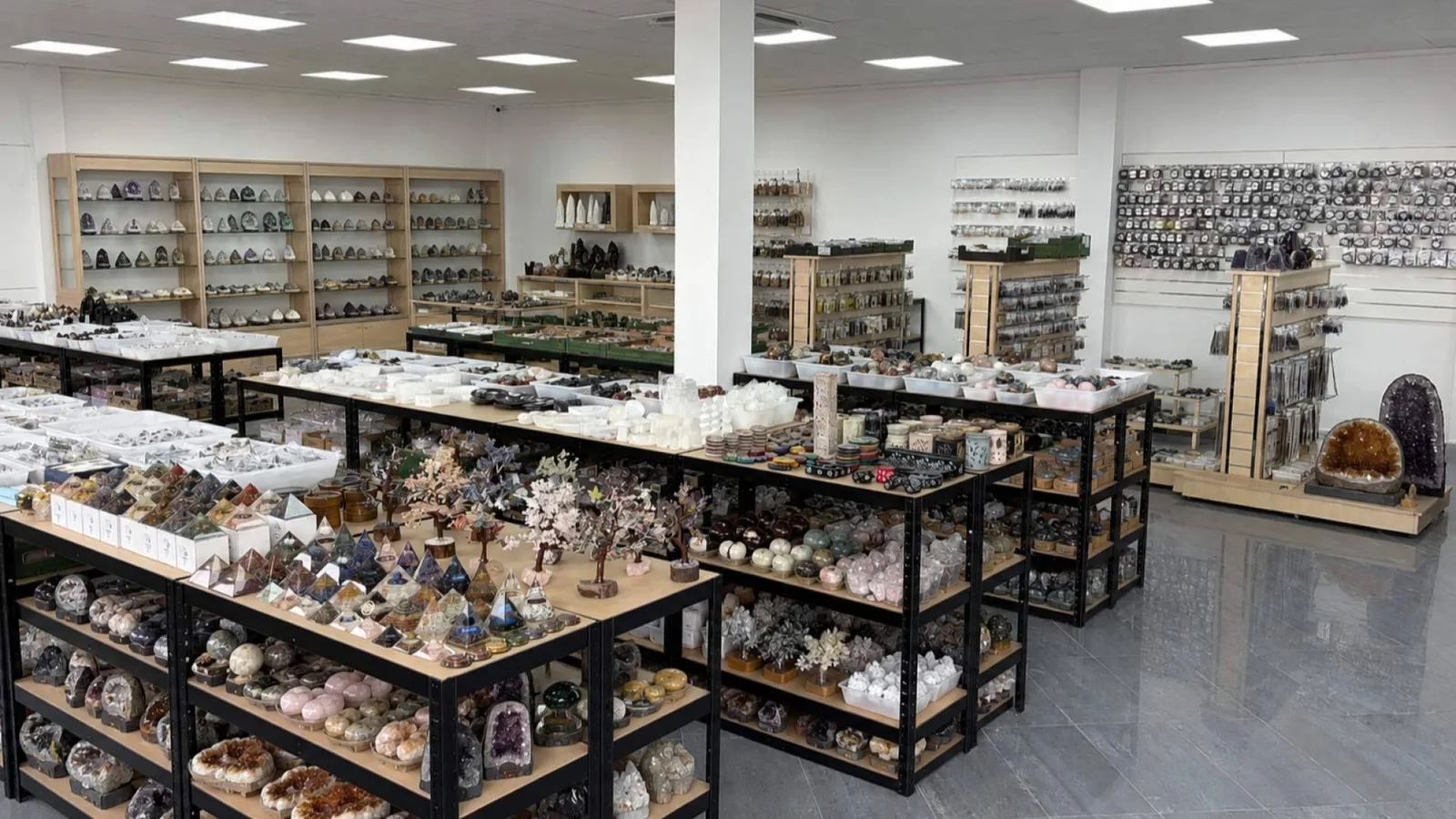 El comercio especializado en España confía en UniArt para garantizar el suministro de minerales de calidad